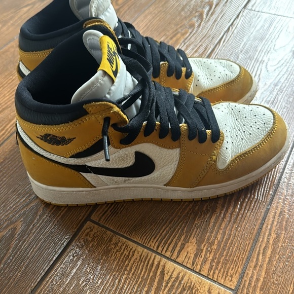 AIR JORDAN 1 RETRO HIGH OG “Rookie of the Year" - Picture 4 of 7